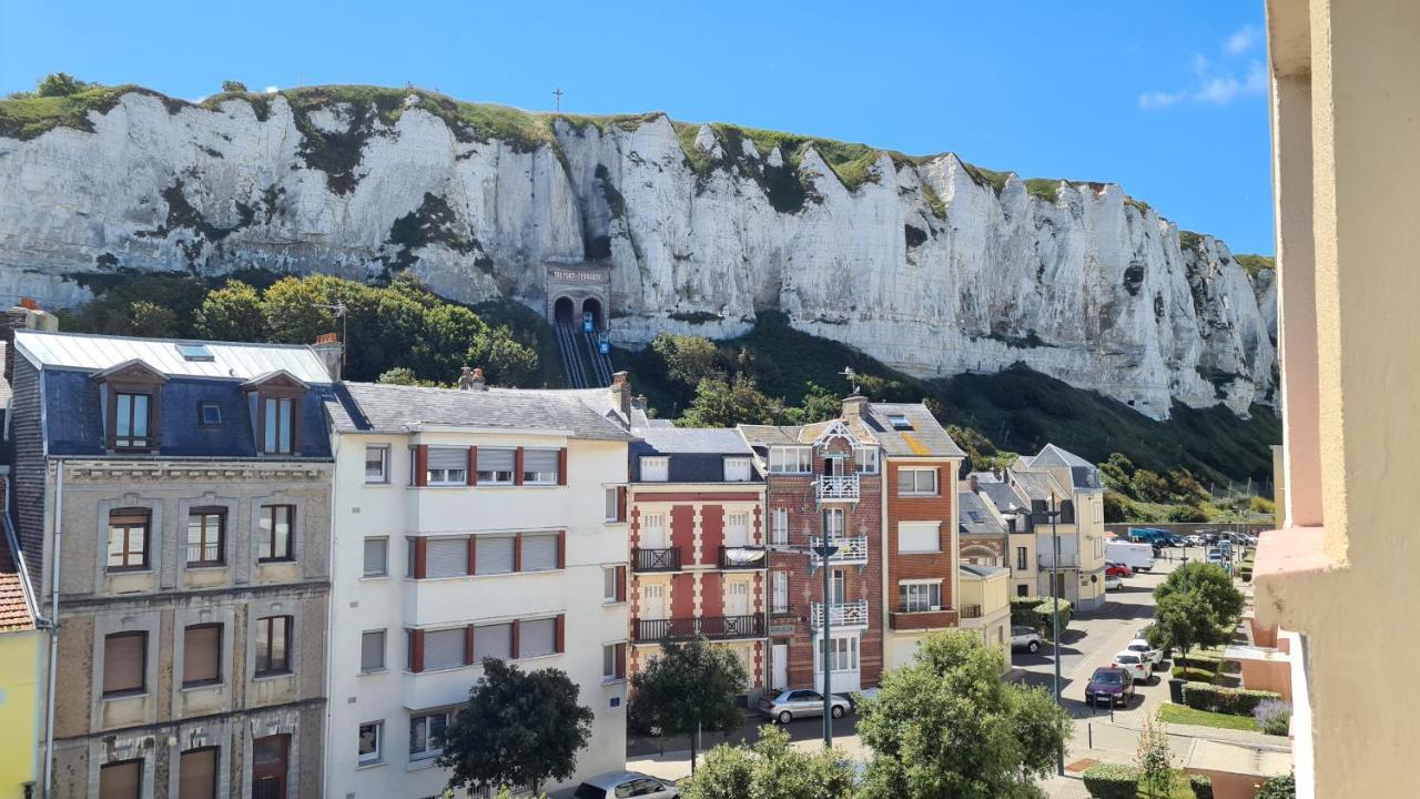 Residence Du Bord De Mer 9 Appartements Avec Une Vraie Vue Mer Le Tréport Exteriör bild