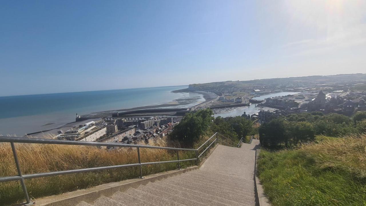 Residence Du Bord De Mer 9 Appartements Avec Une Vraie Vue Mer Le Tréport Exteriör bild