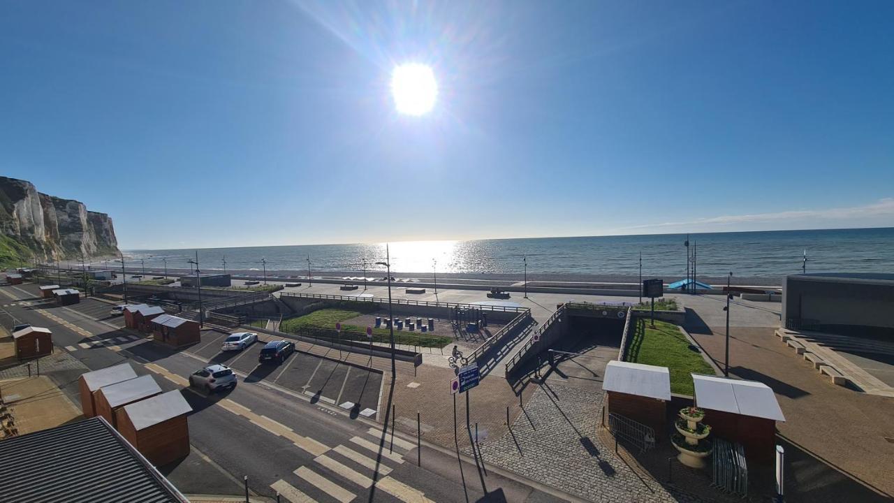 Residence Du Bord De Mer 9 Appartements Avec Une Vraie Vue Mer Le Tréport Exteriör bild